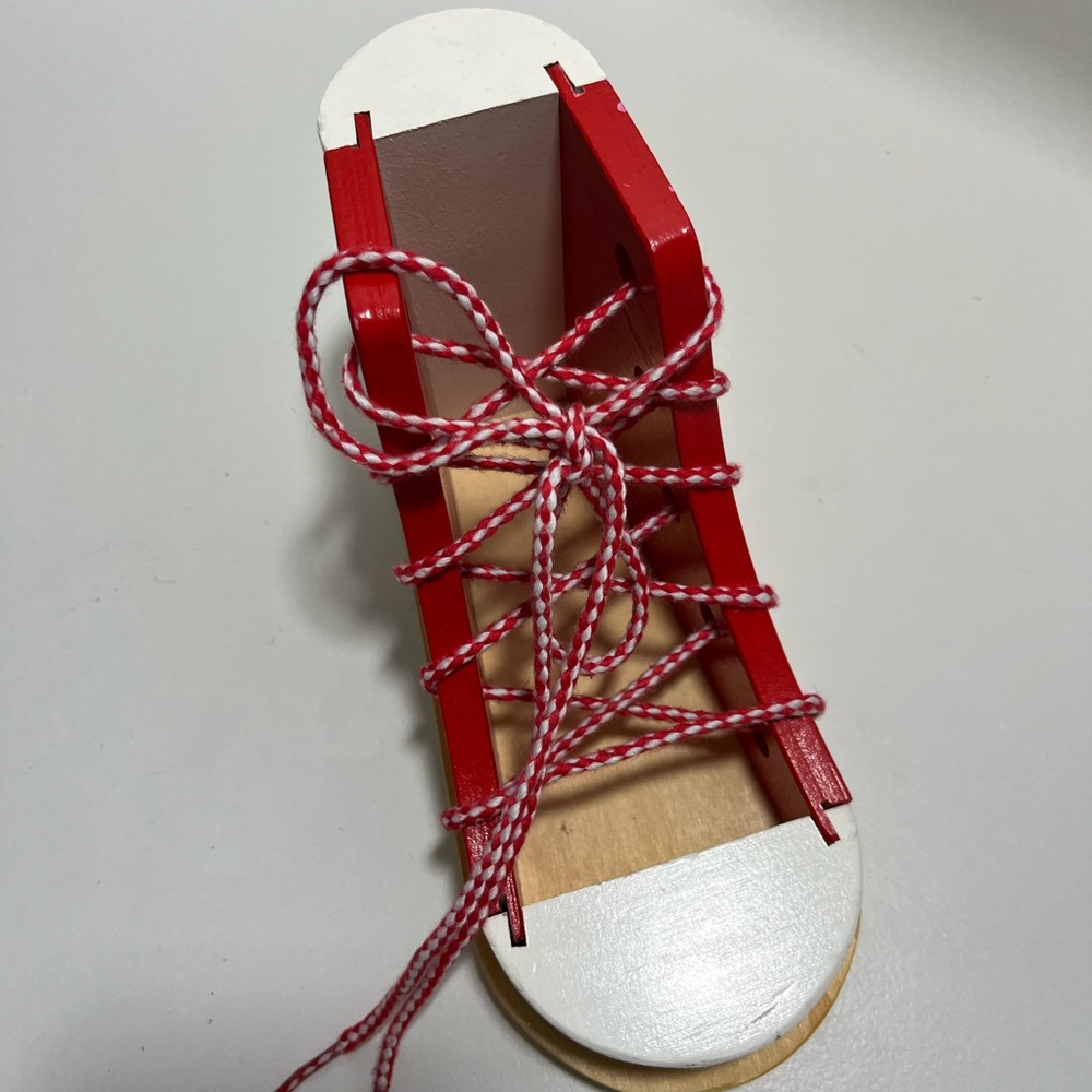 Melissa & Doug Wood Lacing‎ Sneaker (F1)